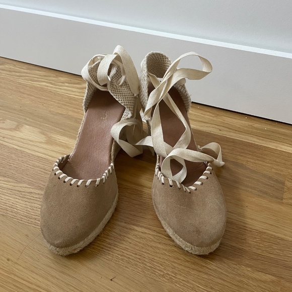 Classic Espadrilles Size 7.5 - Picture 2 of 7